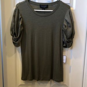 Size M Puff Sleeve Green Top